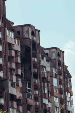 2022 Rus istilası Ukrayna 'nın bombalanan binası Ukrayna' nın Rus saldırısını yok etti. Rusya 'ya yapılan füze saldırısı Ukrayna savaş tahrip binası yıkıldı Kharkiv yıkıldı