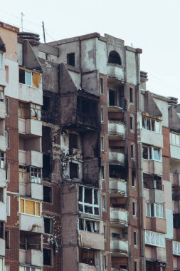 2022 Rus istilası Ukrayna 'nın bombalanan binası Ukrayna' nın Rus saldırısını yok etti. Rusya 'ya yapılan füze saldırısı Ukrayna savaş tahrip binası yıkıldı Kharkiv yıkıldı