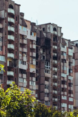 2022 Rus istilası Ukrayna 'nın bombalanan binası Ukrayna' nın Rus saldırısını yok etti. Rusya 'ya yapılan füze saldırısı Ukrayna savaş tahrip binası yıkıldı Kharkiv yıkıldı