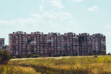 2022 Rus istilası Ukrayna 'nın bombalanan binası Ukrayna' nın Rus saldırısını yok etti. Rusya 'ya yapılan füze saldırısı Ukrayna savaş tahrip binası yıkıldı Kharkiv yıkıldı