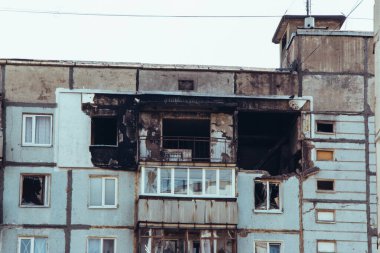 2022 Rus istilası Ukrayna 'nın bombalanan binası Ukrayna' nın Rus saldırısını yok etti. Rusya 'ya yapılan füze saldırısı Ukrayna savaş tahrip binası yıkıldı Kharkiv yıkıldı