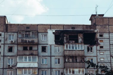 2022 Rus istilası Ukrayna 'nın bombalanan binası Ukrayna' nın Rus saldırısını yok etti. Rusya 'ya yapılan füze saldırısı Ukrayna savaş tahrip binası yıkıldı Kharkiv yıkıldı