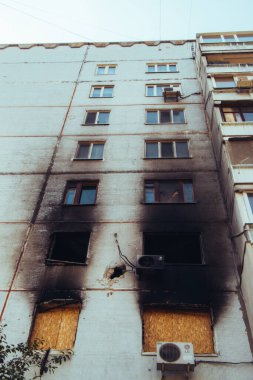 2022 Rus istilası Ukrayna 'nın bombalanan binası Ukrayna' nın Rus saldırısını yok etti. Rusya 'ya yapılan füze saldırısı Ukrayna savaş tahrip binası yıkıldı Kharkiv yıkıldı