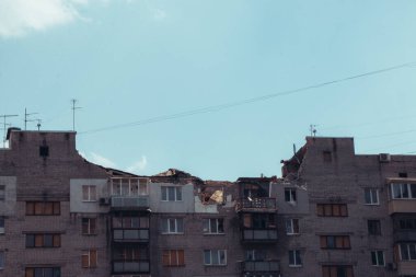 2022 Rus istilası Ukrayna 'nın bombalanan binası Ukrayna' nın Rus saldırısını yok etti. Rusya 'ya yapılan füze saldırısı Ukrayna savaş tahrip binası yıkıldı Kharkiv yıkıldı