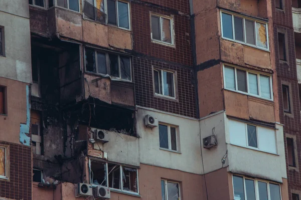 2022 Rus istilası Ukrayna 'nın bombalanan binası Ukrayna' nın Rus saldırısını yok etti. Rusya 'ya yapılan füze saldırısı Ukrayna savaş tahrip binası yıkıldı Kharkiv yıkıldı