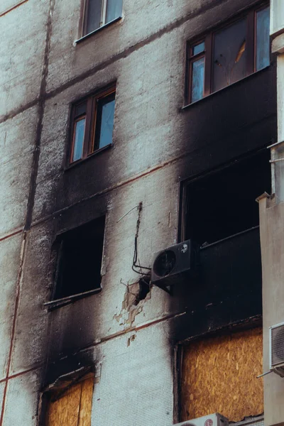 2022年ロシアのウクライナ侵攻はウクライナのロシアの侵略を破壊した ウクライナ戦争の破壊に対するミサイル攻撃住宅街はハリコフを破壊しました — ストック写真