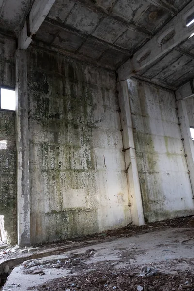 Stará Špinavá Stěna Interiéru Ztroskotané Továrny Stopy Produkce Plísně Kapky — Stock fotografie