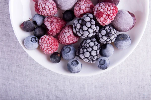 Frozen Raspberries Blackberries Blueberries Blueberries Cherries Black Currants White Plate — Stock Photo, Image