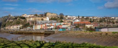 İngiltere 'nin Bristol kentindeki Clifton Köprüsü ve Clifton bölgesinin panoramik görüntüsü