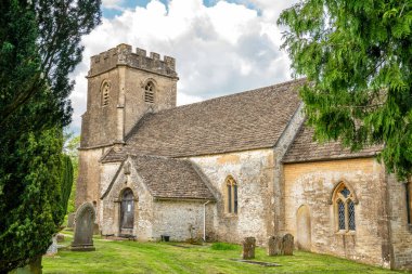 Daglingworth, Cotswolds, Gloucestershire, Birleşik Krallık 'taki Anglo-Sakson Kutsal Rood Kilisesi.
