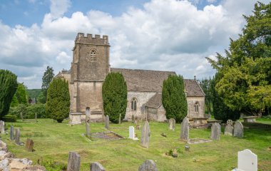 Daglingworth, Cotswolds, Gloucestershire, Birleşik Krallık 'taki Anglo-Sakson Kutsal Rood Kilisesi.