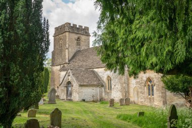Daglingworth, Cotswolds, Gloucestershire, Birleşik Krallık 'taki Anglo-Sakson Kutsal Rood Kilisesi.