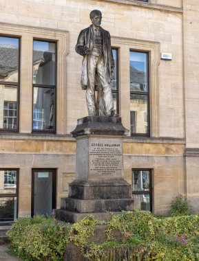 George Holloway 'in heykeli; 19. yüzyılın sonlarında Parlamento üyesi ve Benefit Society' nin kurucusu; Stroud; Gloucestershire; Birleşik Krallık