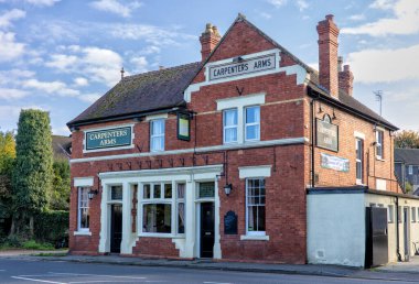 The Carpenters Arms, Dursley, Gloucestershire, İngiltere 'de Viktorya döneminden kalma bir halk evi.