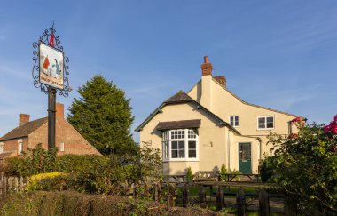 Selamlama Hanı, geleneksel bir İngiliz kır barı, Ham, Berkeley, Gloucestershire