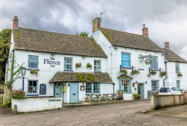 The Fleece Inn, Birleşik Krallık 'ın Gloucestershire bölgesindeki Hillesley' de 17. yüzyıldan kalma geleneksel bir İngiliz barı.