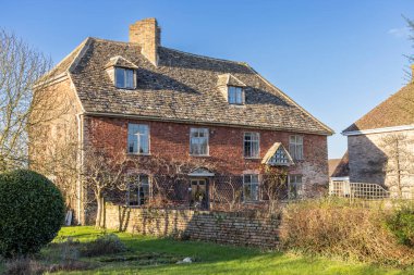 Dove Cote 2. sınıf binası olan Kırmızı Ev Frampton 'daki 17. yüzyılda Severn, Gloucestershire, Birleşik Krallık' ta listelendi. 