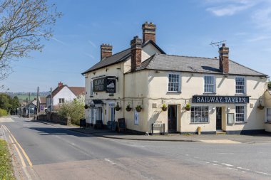 Demiryolu Tavernası 19. yüzyıl halk evi, Charfield, Güney Gloucestershire, İngiltere, Birleşik Krallık