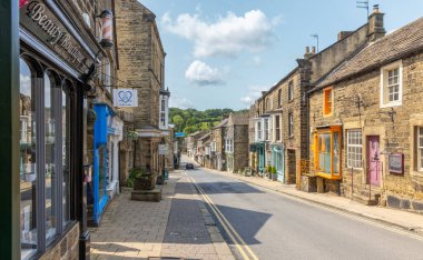 Pateley Köprüsü, İngiltere 'nin Kuzey Yorkshire eyaletinin Nidderdale şehrinde bir pazar kasabasıdır. Tarihsel olarak Yorkshire Batı Biniciliği 'nin bir parçasıdır ve Nidd Nehri üzerinde yer alır. Yorkshire Dales 'de ve Yorkshire Dales Ulusal Parkı' nın hemen dışında.