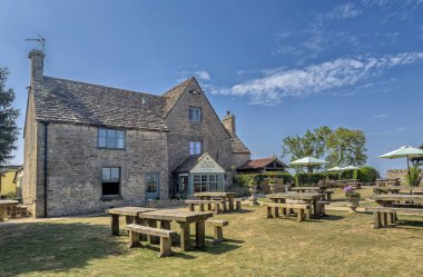 Minchinhampton Common, Birleşik Krallık 'ta 17. yüzyıldan kalma bir halk evi. Aslında bir av kulübesi daha sonra genişletildi ve bir otele dönüştürüldü..