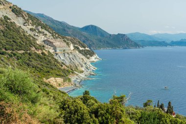 Nonza yakınlarındaki terk edilmiş eski fabrikanın panoramik manzarası. Cape Corse, Fransa.