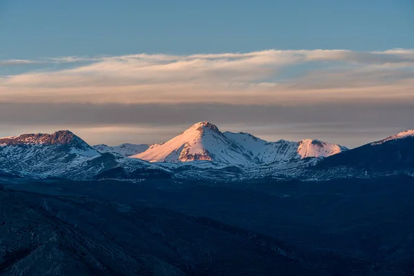 Besneeuwde Monte Camicia Bij Zonsondergang Gezien Vanaf Capestrano Abruzzo Italië — Stockfoto