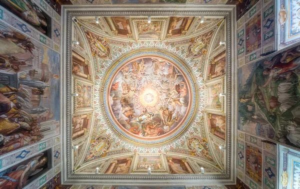 素晴らしいフレスコ画は イタリアのラツィオ州ヴィテルボ県カプラローラのファルネーゼ宮殿の金庫室を飾りました 2020年3月2日 — ストック写真