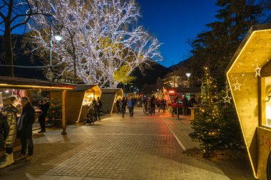 Noel zamanı güzel Merano şehri, Trentino Alto Adige, kuzey İtalya. Aralık-16-2022