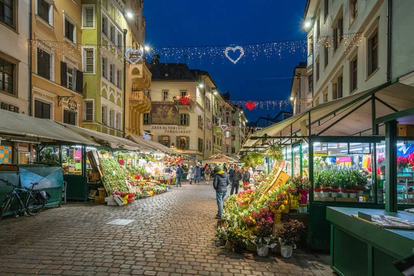 Prachtige Stad Bolzano Avond Tijdens Kerstmis December 2022 — Stockfoto