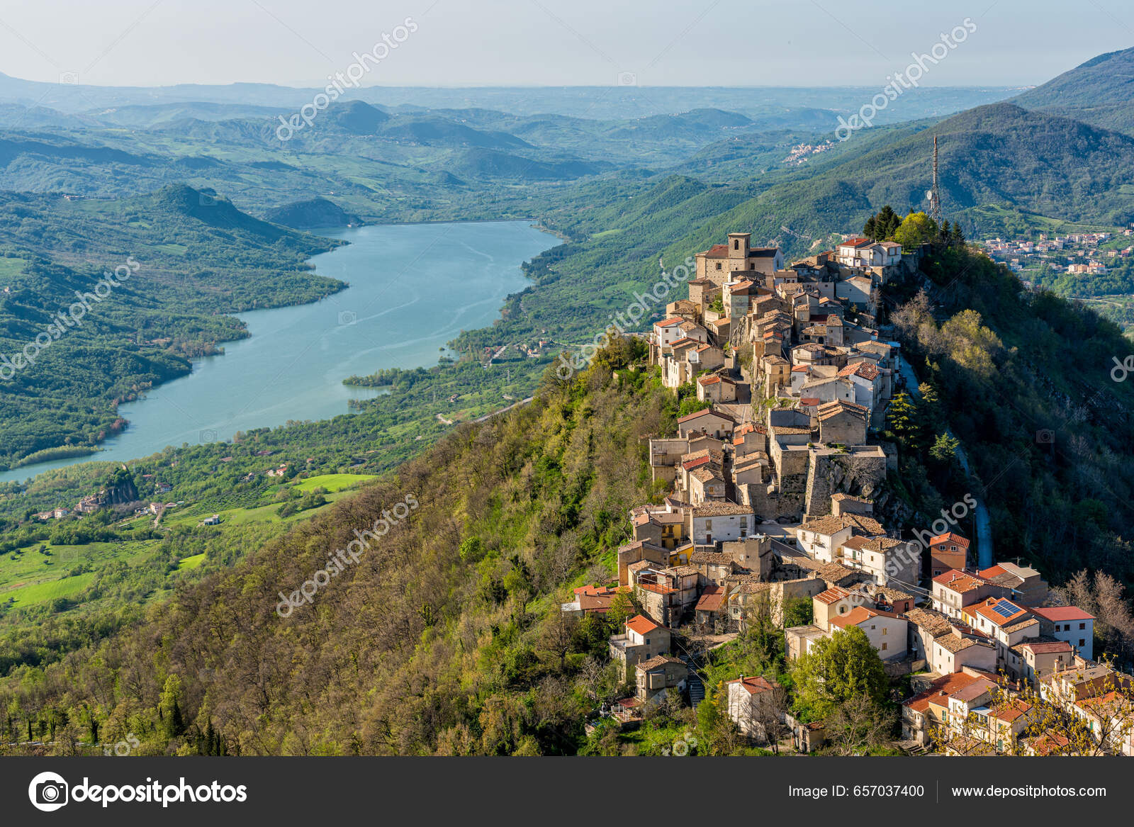 Panoramic View Monteferrante Lake Bomba Beautiful Village Chieti Province  Abruzzo — Stock Photo © e55evu #657037400, image size:1600x1167