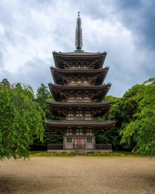 Güzel Daigo-ji Tapınağı ve onun yaz mevsiminde bahçesi. Kyoto, Japonya.