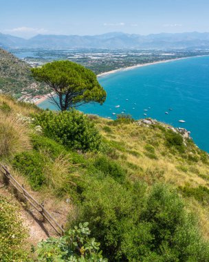 Terracina 'daki Jüpiter Anxur Tapınağı' ndan panoramik manzara, Latina, Lazio, orta İtalya.