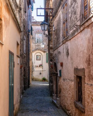 İtalya 'nın Lazio eyaletinin Frosinone ilindeki Giuliano di Roma' nın pitoresk köyünde güzel bir manzara.