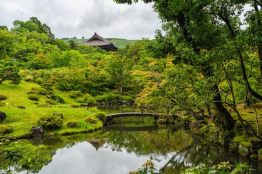 Nara 'daki muhteşem Isuien Bahçesi' nde manzara. Japonya.