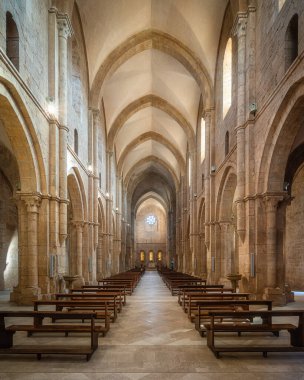 Latina, Lazio, İtalya 'nın Priverno kenti yakınlarındaki Fossanova Manastırı' nın iç manzarası..
