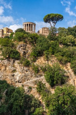 Tivoli 'deki muhteşem Villa Gregoriana' dan manzara, Roma, Lazio, orta İtalya.