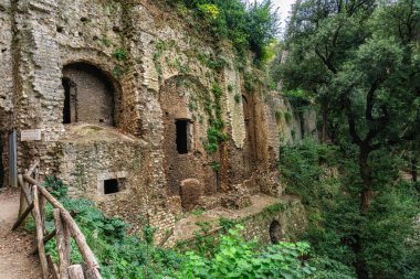 Tivoli 'deki muhteşem Villa Gregoriana' dan manzara, Roma, Lazio, orta İtalya.