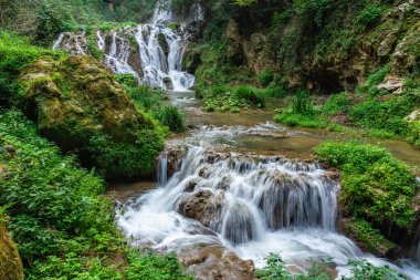 Tivoli 'deki muhteşem Villa Gregoriana' dan manzara, Roma, Lazio, orta İtalya.