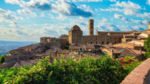 Pisa, Toskana, İtalya 'nın fevkalade Volterra şehrinde manzara.