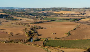 İtalya 'nın Viterbo kentindeki Tarquinia şehrinde manzara manzarası.