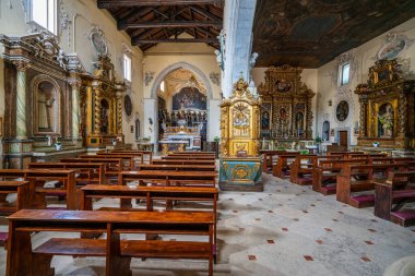 İtalya 'nın Isernia ili Agnone eyaletindeki Sant' Emidio Kilisesi 'nde kapalı görüş. Temmuz-22-2023