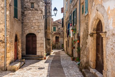 İtalya 'nın orta kesimindeki Lazio' nun Frosinone eyaletindeki tarihi Acuto kasabasından manzara..