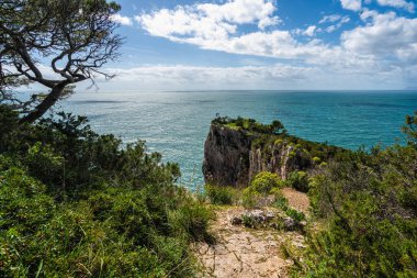 İtalya, Lazio, Latina ilinin Gaeta kasabası yakınlarındaki güzel Akdeniz manzarası