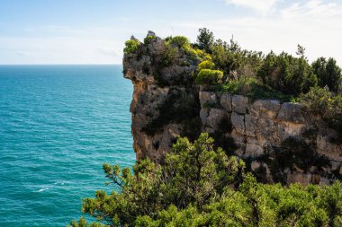 İtalya, Lazio, Latina ilinin Gaeta kasabası yakınlarındaki güzel Akdeniz manzarası