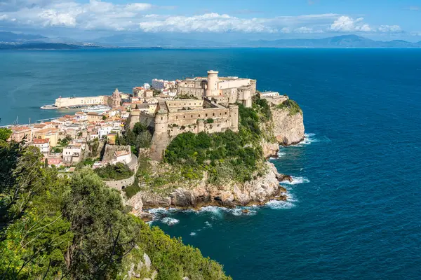 Panoramik manzara Gaeta 'daki Angioino Kalesi, Latin, Lazio, orta İtalya.