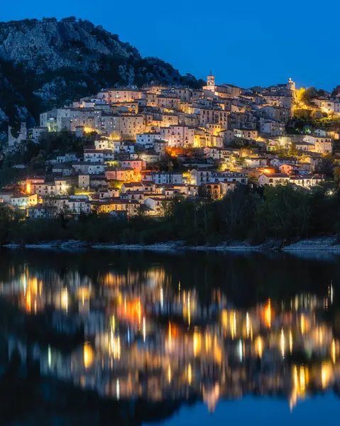 Widok Malowniczy Miejscowości Barrea Prowincja Aquila Regionie Abruzja Włoszech Obraz Stockowy