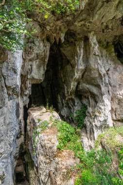 Morigerati yakınlarındaki Grotte del Bussento WWF Oasis 'in muhteşem manzarası. Cilento, Campania, İtalya.