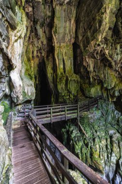 Morigerati yakınlarındaki Grotte del Bussento WWF Oasis 'in muhteşem manzarası. Cilento, Campania, İtalya.