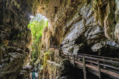 Morigerati yakınlarındaki Grotte del Bussento WWF Oasis 'in muhteşem manzarası. Cilento, Campania, İtalya.