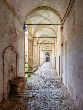 Muhteşem Certosa di Padula, manastır kompleksi ve Salerno, Campania, İtalya 'daki Unesco dünya mirası bölgesi..